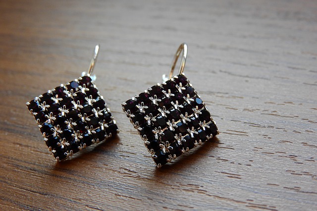 a-pair-of-silver-earrings-2900745_640